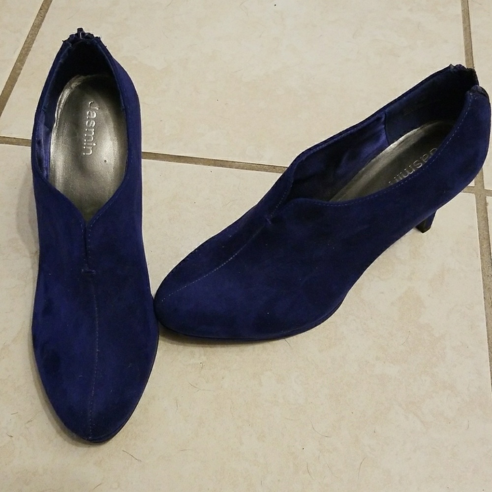 Jasmin Blue suede heels
